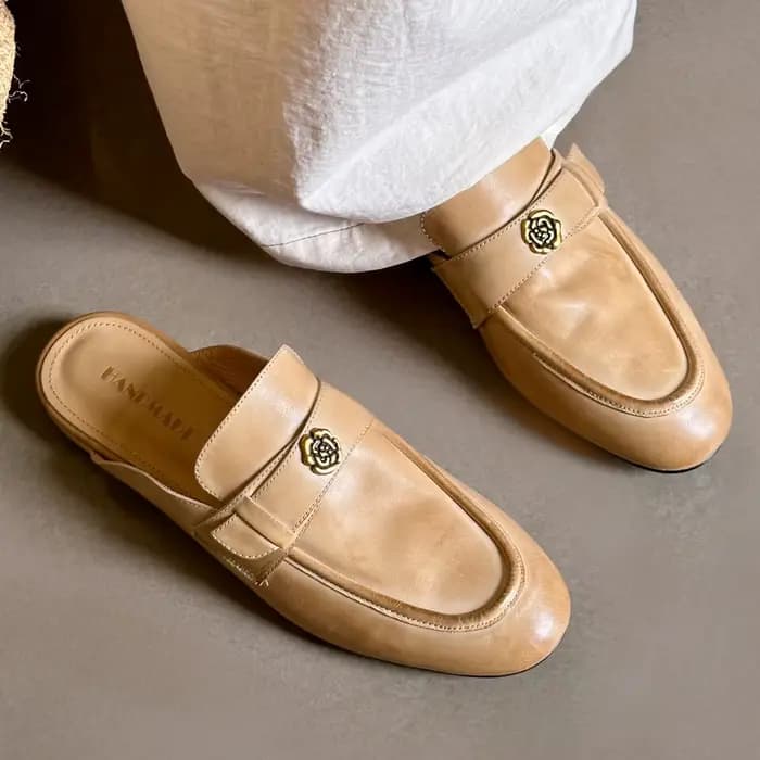 Sandales plates à enfiler en cuir de vache pour femmes