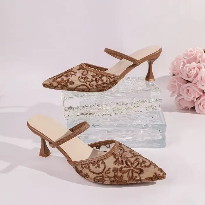 Mules élégantes brodées en maille pour femme