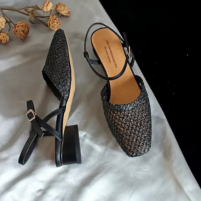 Sandales en cuir brodé style français