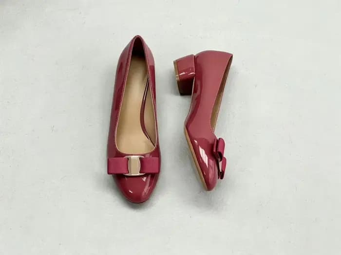 Escarpins en cuir pour femmes avec nœud
