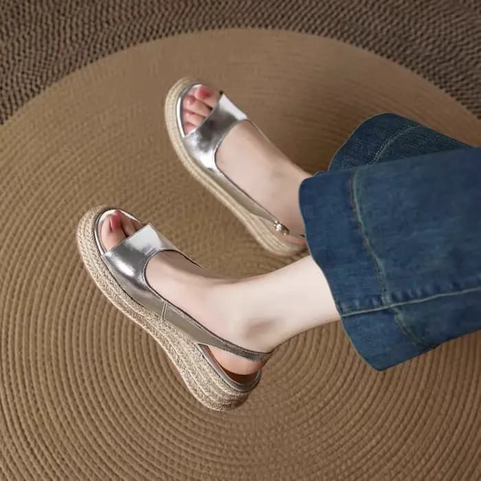 Sandales en paille à bout rond pour femmes, sandales à bout ouvert en paille compensée surélevée