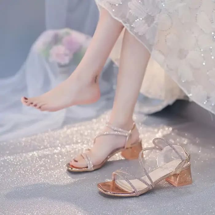 Été 2025 talons carrés dames chaussures strass chaussures sandales à bout ouvert pour les femmes diamant fête mariages tendance corée chaussure H