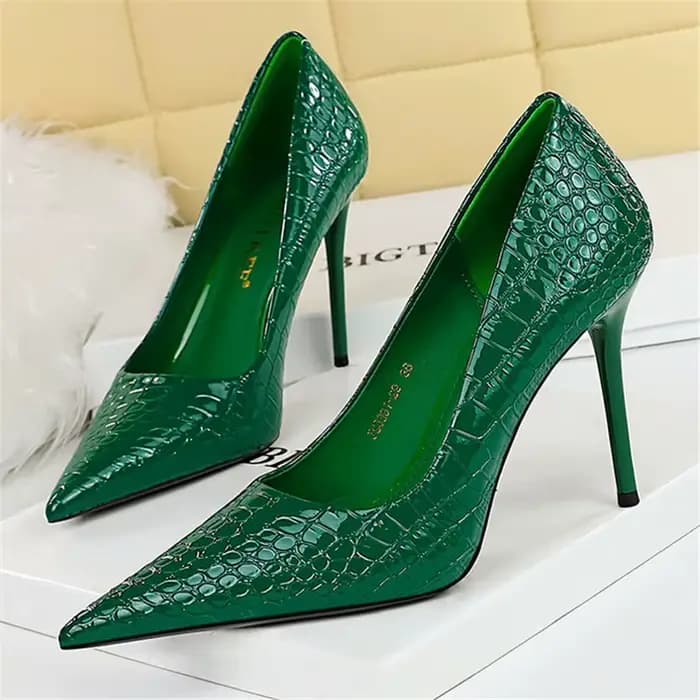 Escarpins à talons aiguilles pour femmes