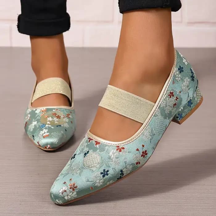 Chaussures à talons bas pour femmes