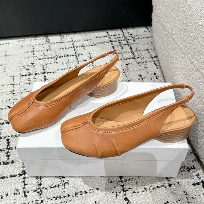 2025 Nouveau printemps été mode chaussures à bout fendu sandales pour femmes en peau de mouton talons hauts concepteur