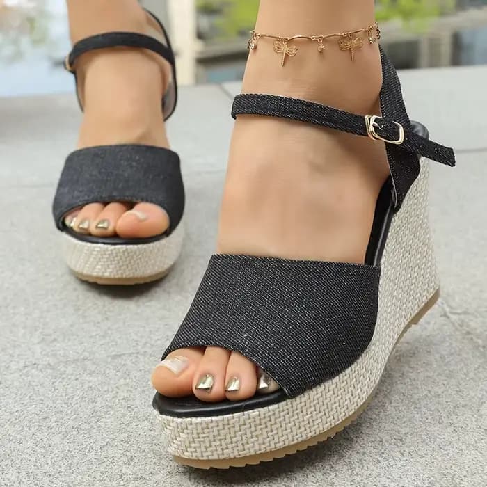 Sandales compensées noires et blanches pour femmes
