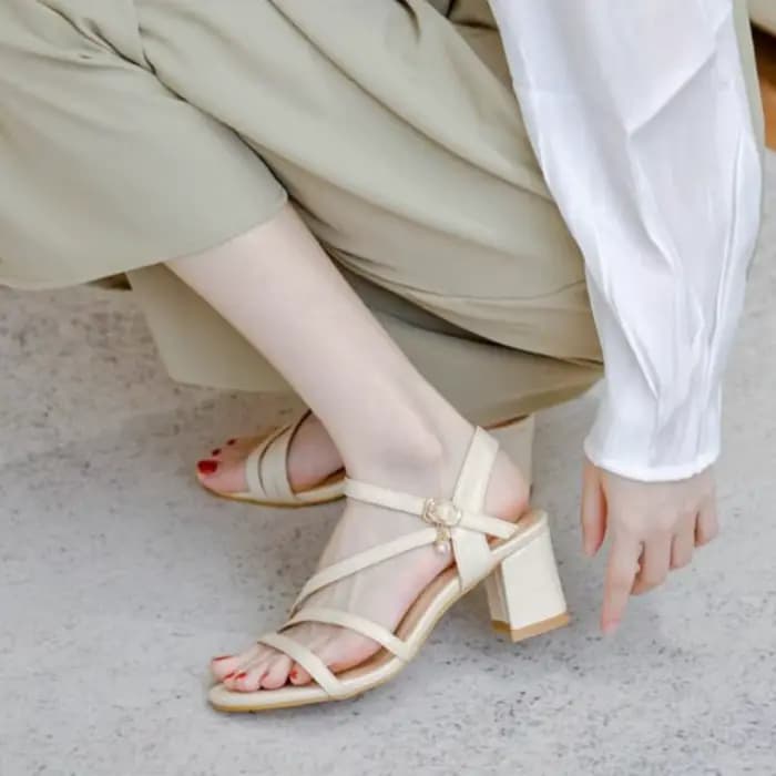 Sandales en cuir à talons hauts pour femmes