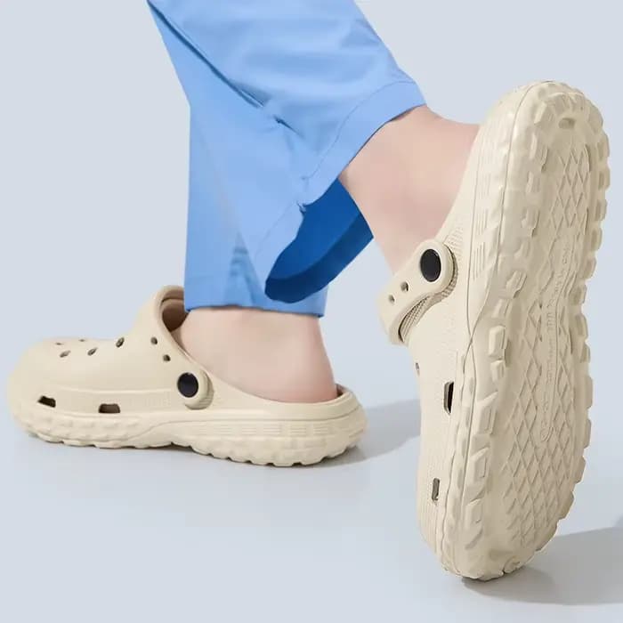 Chaussures à trous pour femmes et hommes, sandales d'extérieur antidérapantes d'été, pantoufles de plage à bout fermé, sensation de merde, fond épais et souple