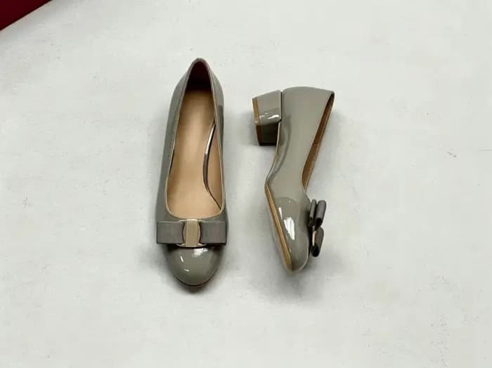 Escarpins en cuir pour femmes avec nœud