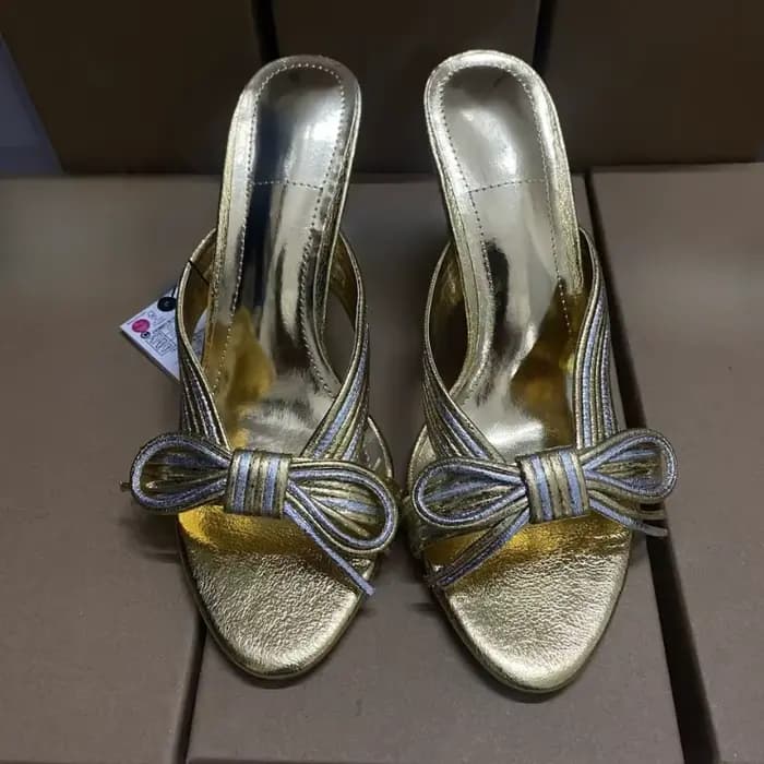 Sandales dorées à talons hauts pour femmes