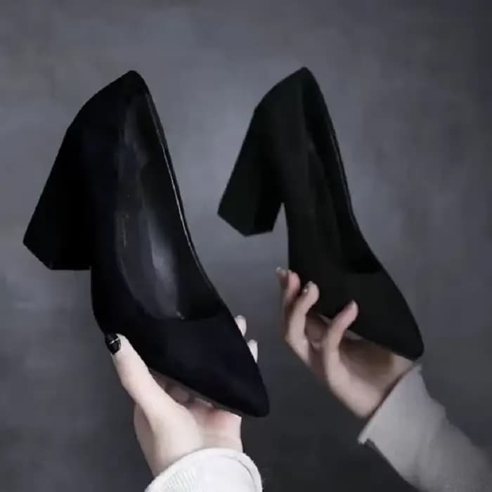 Chaussures en daim noir pour femmes