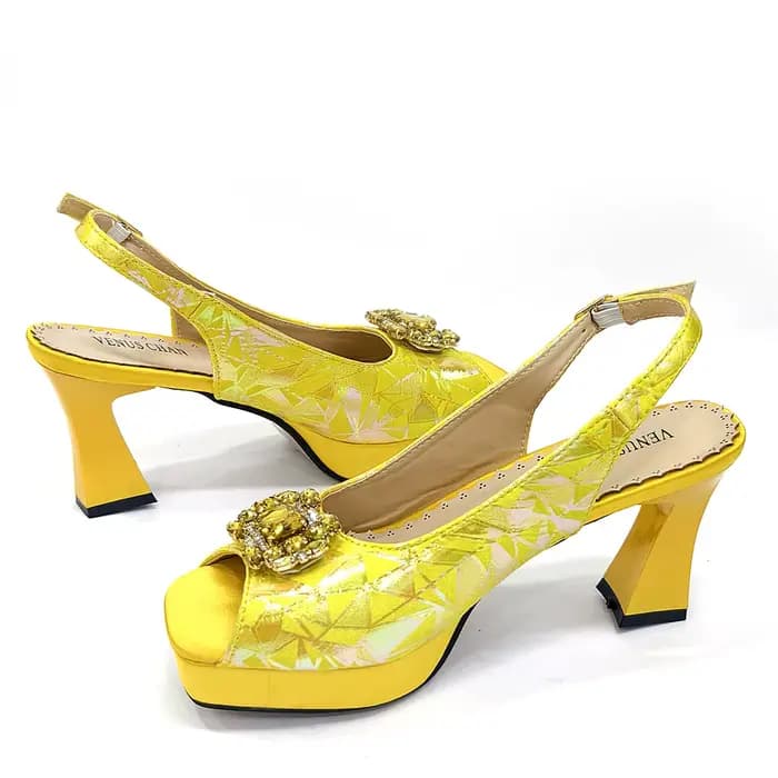 2025 Ensemble de chaussures à talons hauts jaunes élégantes pour femmes et sac assorti avec accents en strass – Design élégant à bout carré pour les fêtes