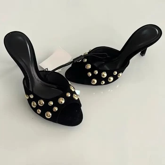 Mules cloutées à bout ouvert