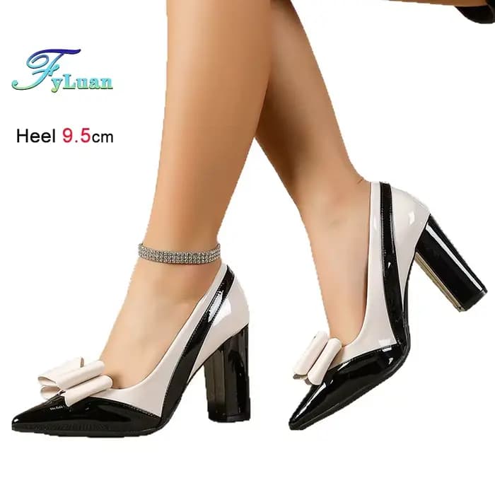 Escarpins de soirée élégants pour femme en cuir verni beige et noir avec nœud, talons épais de 9,5 cm, bout pointu et décolleté