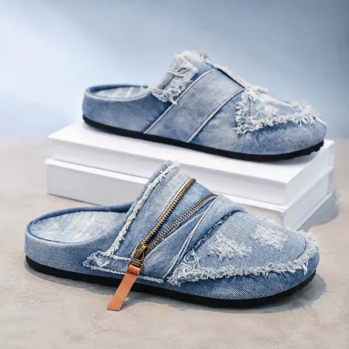 Mules en denim bleu clair avec bords effilochés