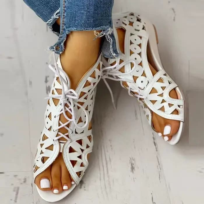 Sandales compensées pour femmes 2026 – Chaussures d'été tendance à lacets, talon bas, plates, grandes tailles, décontractées, ajourées