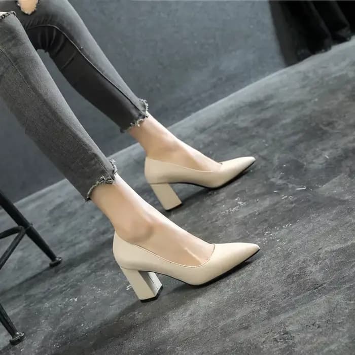 Escarpins noirs à talons hauts pour femmes