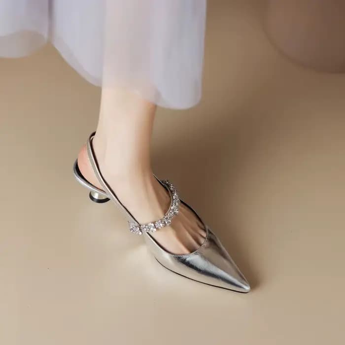 Nouveau or argent talons bas bout pointu sandales femmes 2025 été brillant cristal sangles