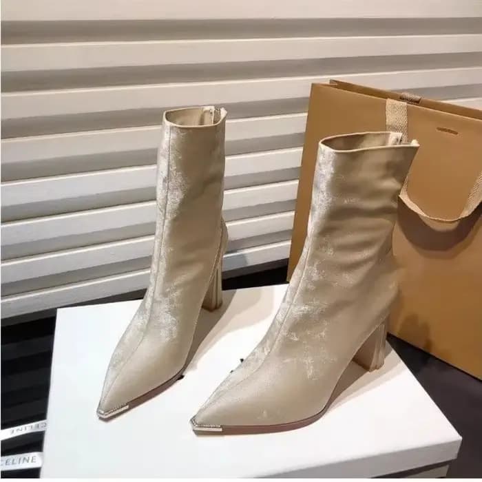 Chaussures mi-mollet pour femmes