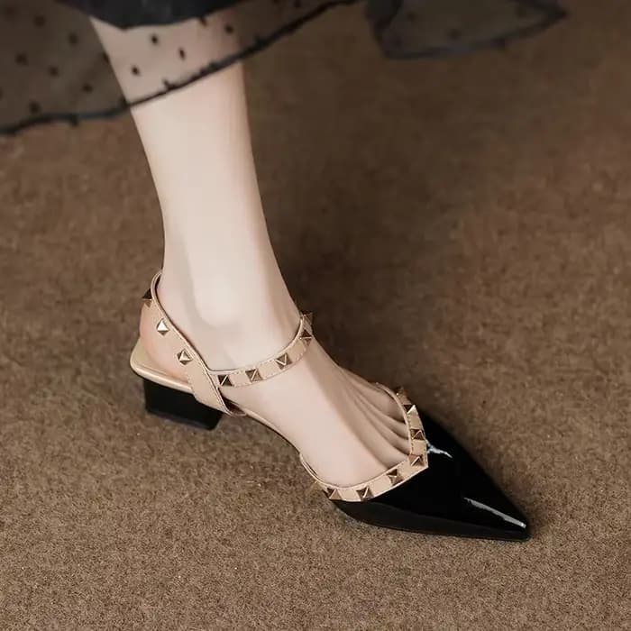 Nouvelles sandales décontractées à rivets pour femmes, style printemps-automne 2026, confortables, élégantes et résistantes à l'usure, à bout pointu