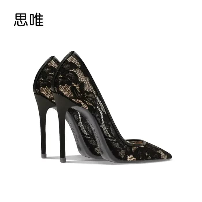 Chaussures à talons hauts en dentelle noire