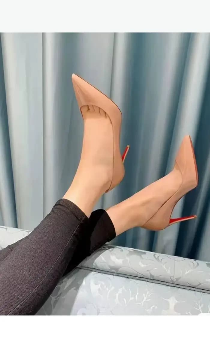 Escarpins à talons hauts et bout pointu pour femmes