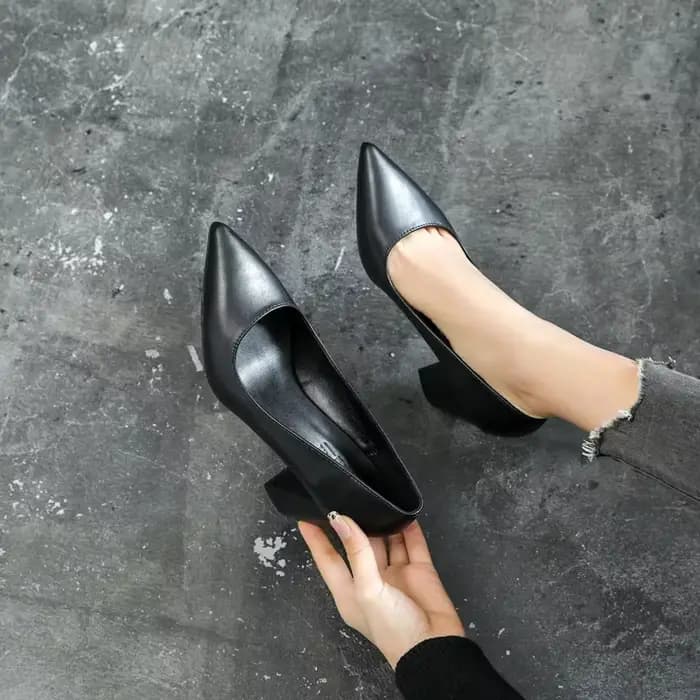 Escarpins noirs à talons hauts pour femmes
