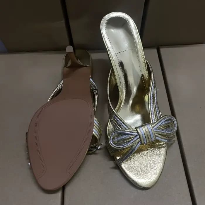 Sandales dorées à talons hauts pour femmes