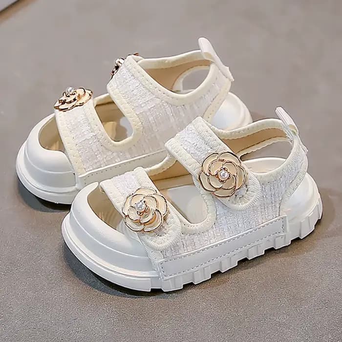 Sandales d'été de Style coréen pour filles, chaussures de plage de luxe avec perles et fleurs pour enfants, sandales ergonomiques à semelles souples pour filles