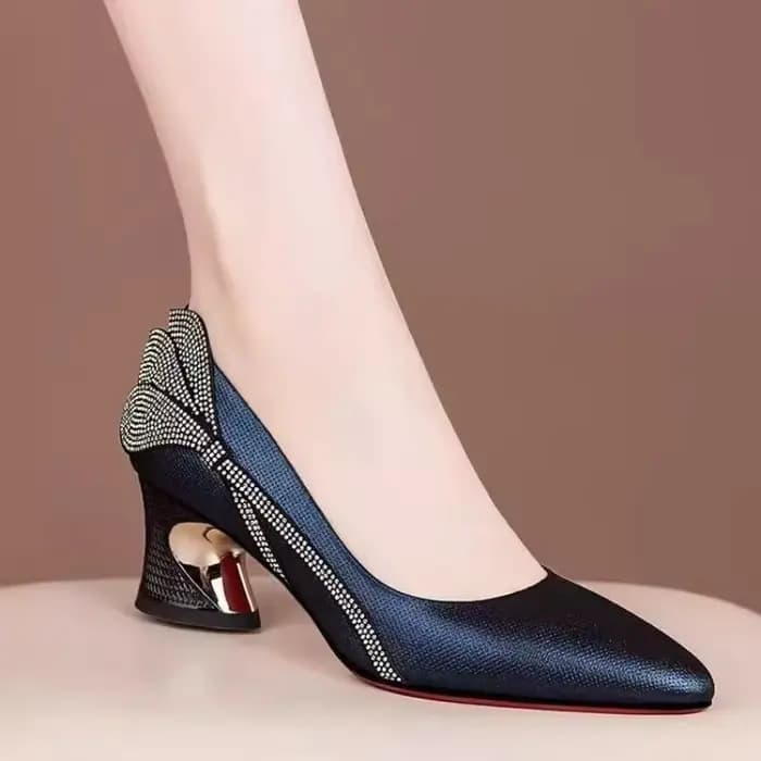 Escarpins à talon carré ornés de strass