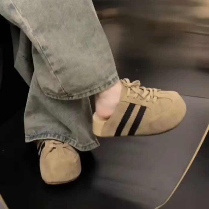 Mules sneakers rétro en daim rayé pour femme