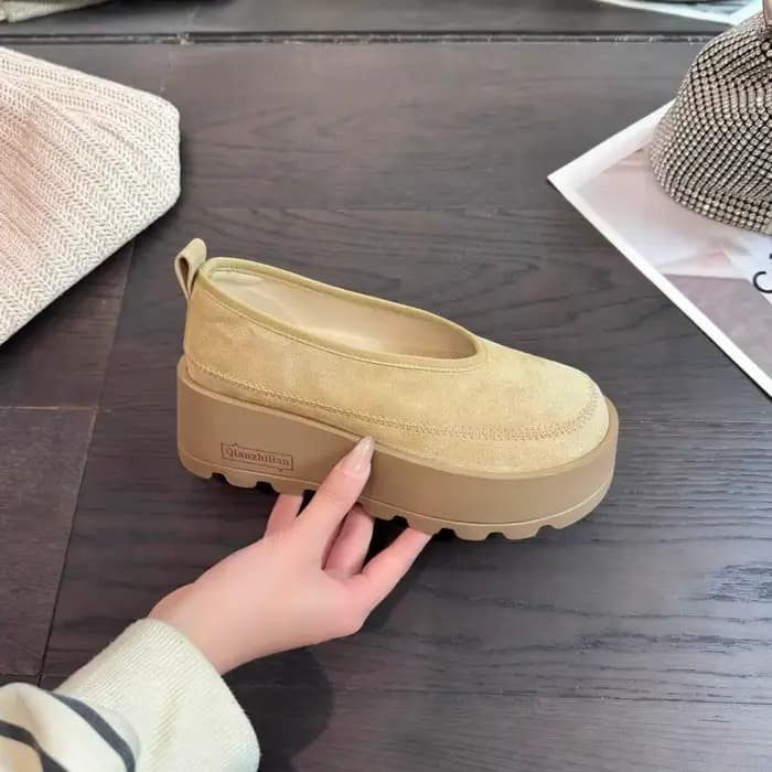 2025 Nouvelle plate-forme à la mode sandales plates femmes baskets chaussures mocassins décontractés tendance concepteur nouveau printemps daim confort marche