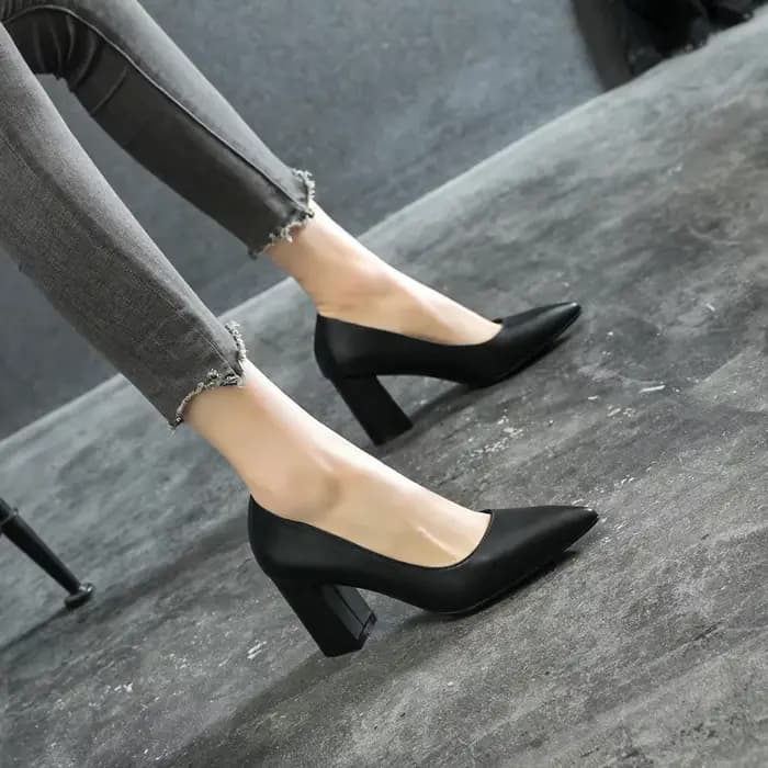 Escarpins noirs à talons hauts pour femmes