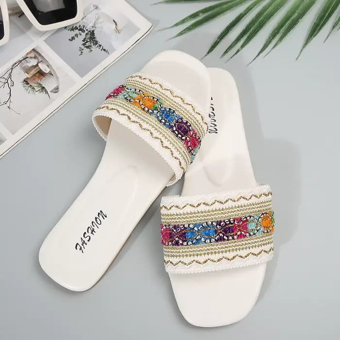 Sandales plates de style bohème pour femmes avec des lanières tissées, sandales de plage légères avec des motifs géométriques floraux colorés, dessus brodé multicolore, sandales plates antidérapantes 
