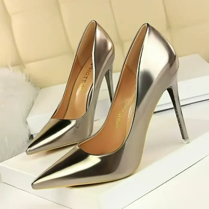Escarpins en cuir verni à talons hauts pour femmes