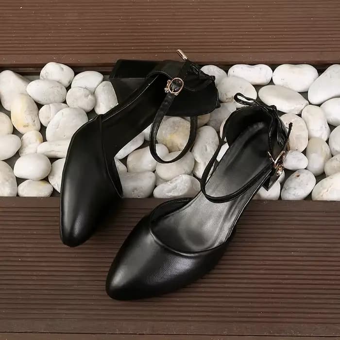 Talons hauts à fines bretelles de Style féerique