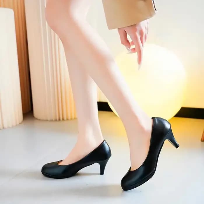 Escarpins légers couleur chair à talons hauts pour femmes