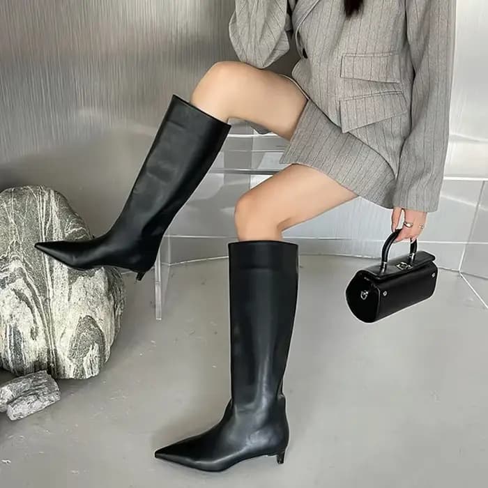 Bottes hautes en cuir pointues pour femmes