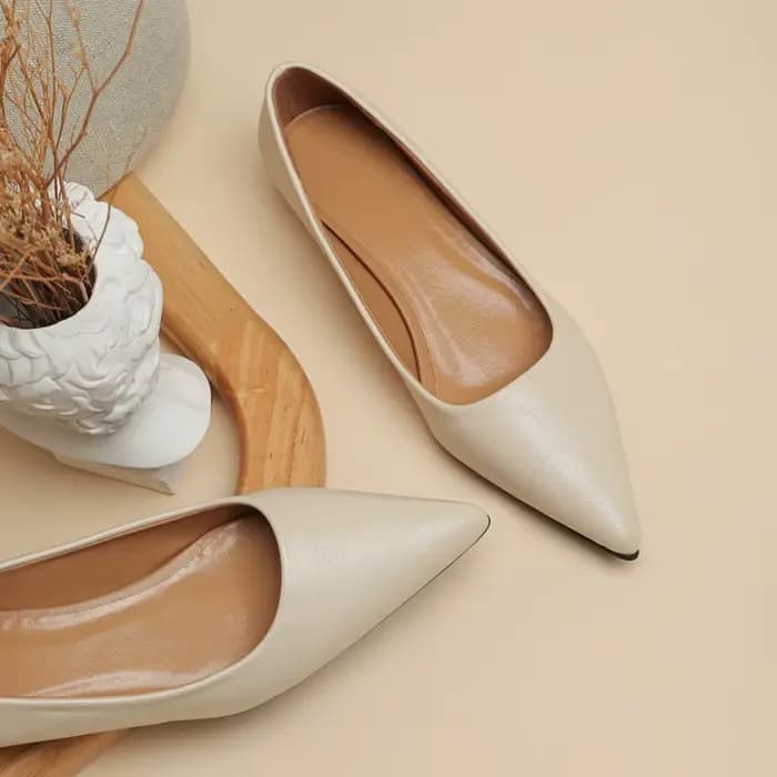 Nouveau bout pointu bouche peu profonde talon carré petites chaussures en cuir femmes élégantes mode talons hauts