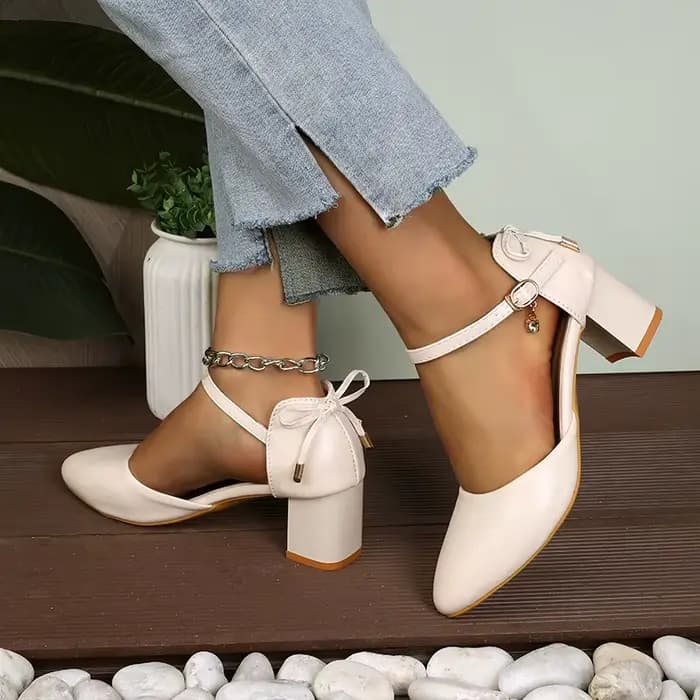Talons hauts à fines bretelles de Style féerique