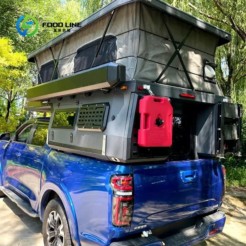 Camper tout-terrain personnalisé pour pick-up avec rangement verrouillable et support de réservoir d
