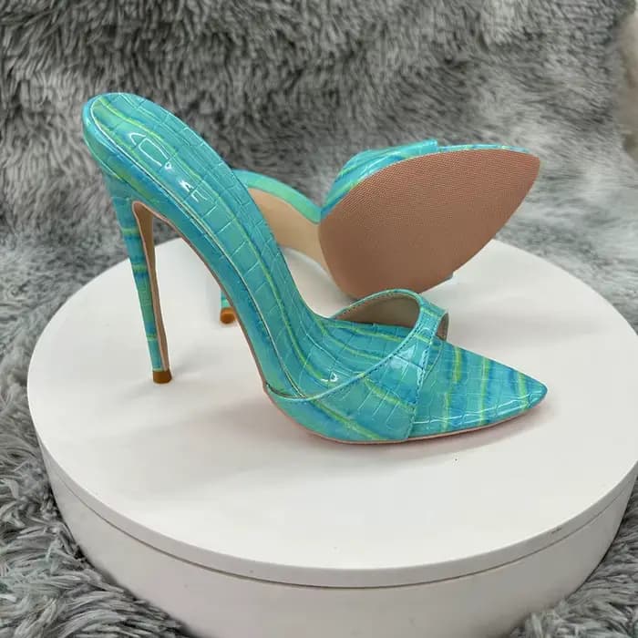 Mules à talon aiguille en cuir verni turquoise gaufré façon croco pour femme - Sandales à talon haut