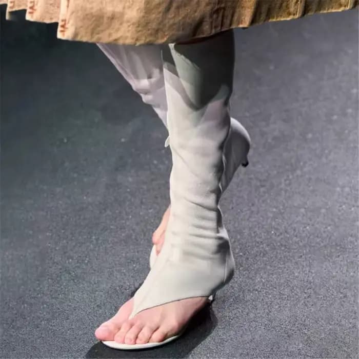 Mode personnalisée pour femmes européennes et américaines avec élasticité à talons hauts et Cliponte