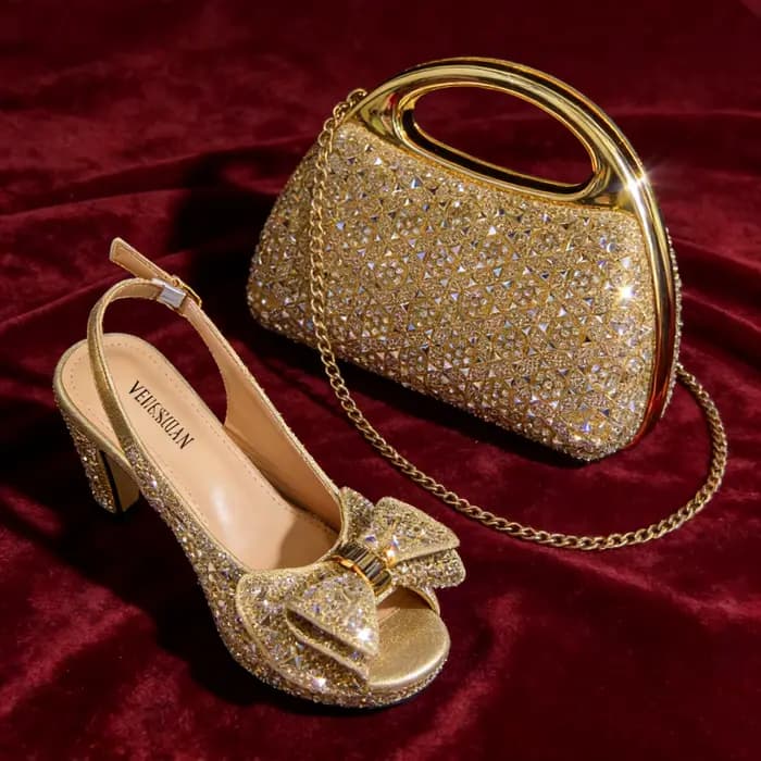 Venus Chan 2026 – Escarpins italiens dorés pour femme avec détails en strass et sac assorti – Design