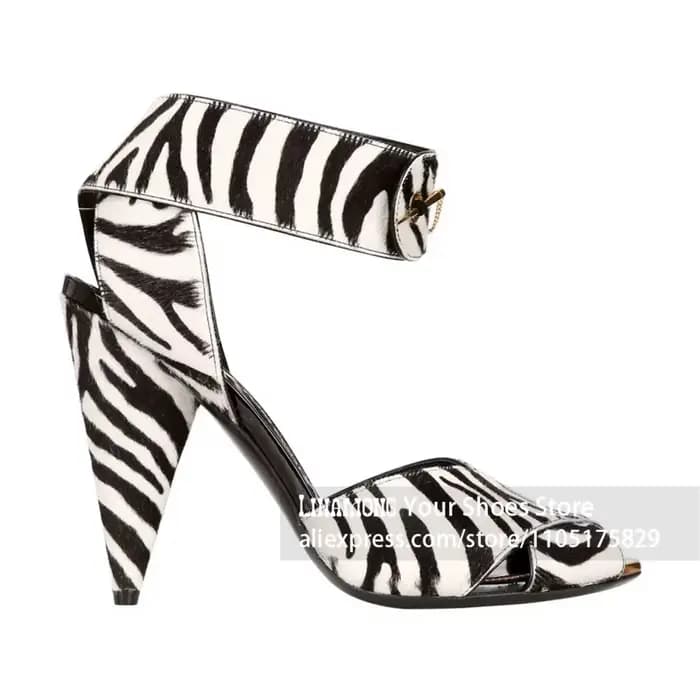Sandales à talon conique imprimé zèbre avec bride cheville, bout ouvert et boucle, style créateur, c