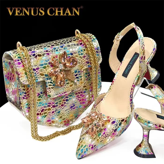 Chaussures à talons fins couleur or 2026, bout pointu, design cristal, pour femmes, avec sac assorti