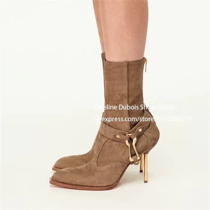 Bottines à talons hauts en cuir imprimé serpent, décorations métalliques dorées, talons aiguilles fi