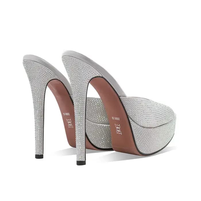 Mules d'été Arden Furtado en satin noir à plateforme, ornées de cristaux, à bout ouvert, à talon trè
