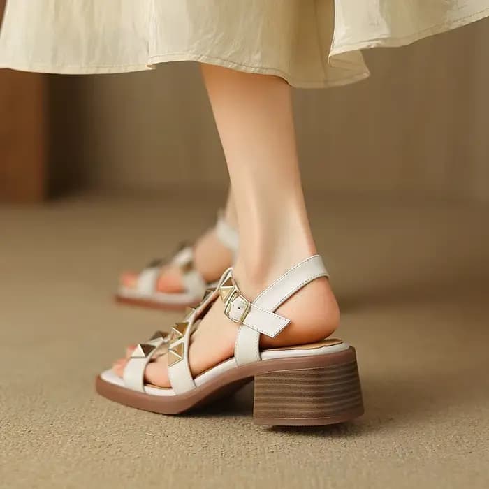 Sandales à talons Slingback cloutés en cuir véritable pour femmes, rivets avec boucle de cheville ré