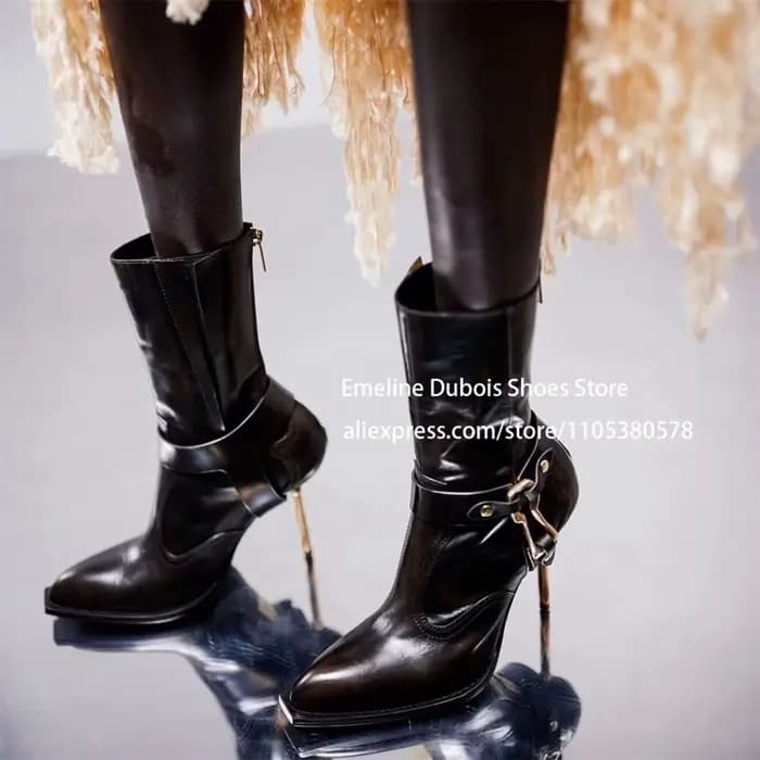 Bottines à talons hauts en cuir imprimé serpent, décorations métalliques dorées, talons aiguilles fi